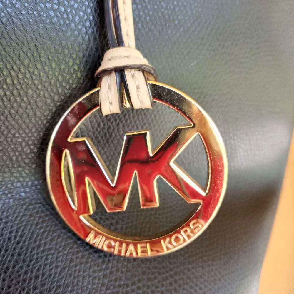 Michael Kors black shoulder bag ****